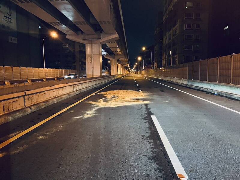 溫姓替代役男搭多元計程車遭丟包台64快速道路，倒臥車道遭4車相繼輾斃。（記者陸運鋒翻攝）