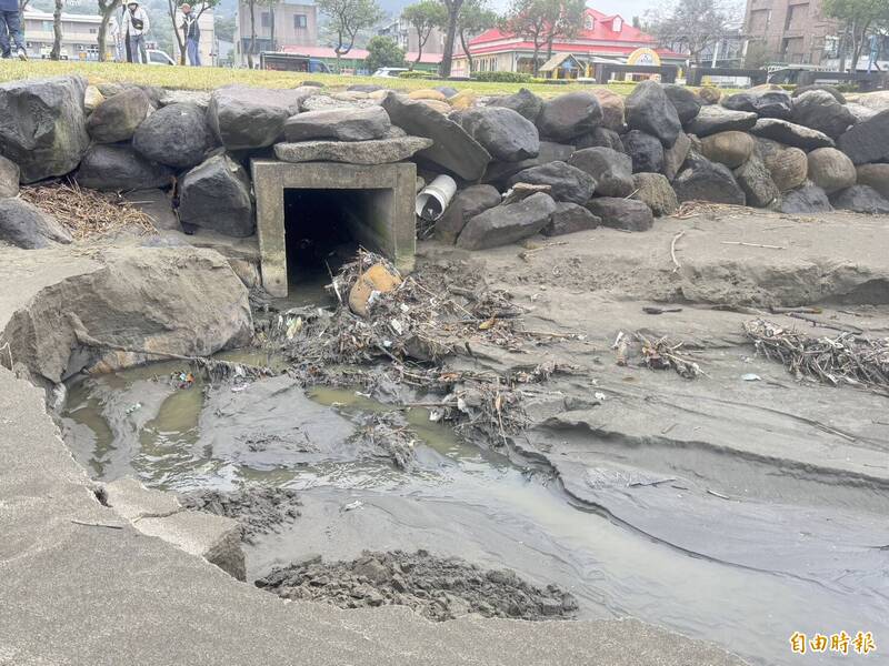 偷排污水?八里觀海大道飄馬桶糞味 水利局啟動管線清查