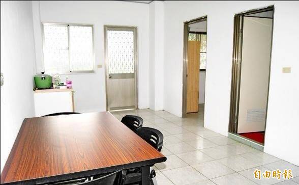 有的懇親宿舍內兩房一衛，讓外役收容人一家可同時入住，十分人性。（資料照）