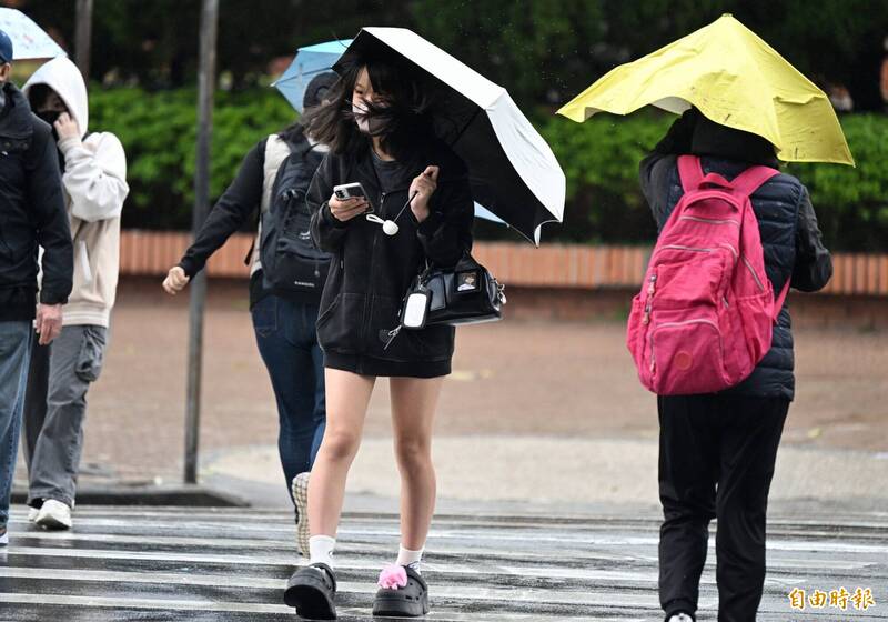 2縣市大雨特報!今晨迎風面濕冷 各地留意早晚溫差