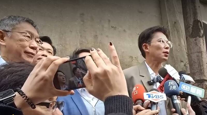 黃國昌小心！ 柯文哲「面色異常」 朱蕙蓉驚爆過去曾出現一次