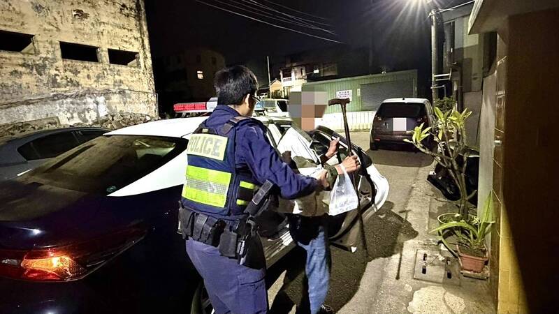 台中7旬翁寒風慢行倒地 暖警送返頻喊「謝謝」