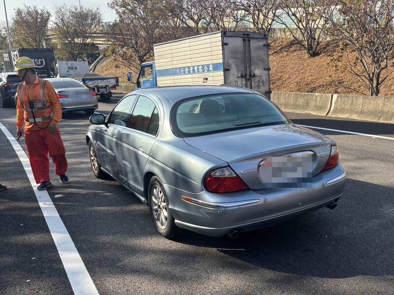 詭異!國1彰化匝道火燒車 駕駛竟「消失」
