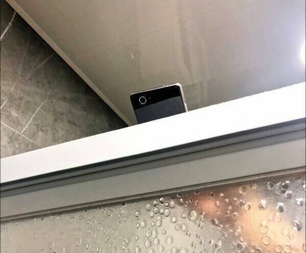 校園驚傳偷拍!怪人潛淡大圖書館男廁 竟伸手機「低角度」獵豔