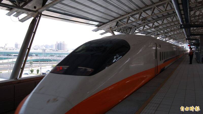 搭高鐵商務艙被踢椅背嗆「信不信我宰了你」 男子下場慘了