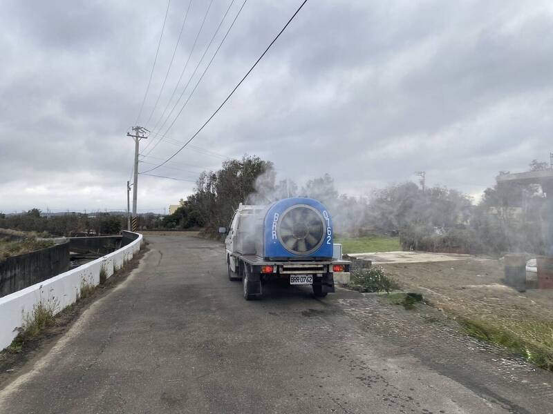 台中雞場1150死雞埋苗栗!地主拒配合處理 警方介入緊急開挖