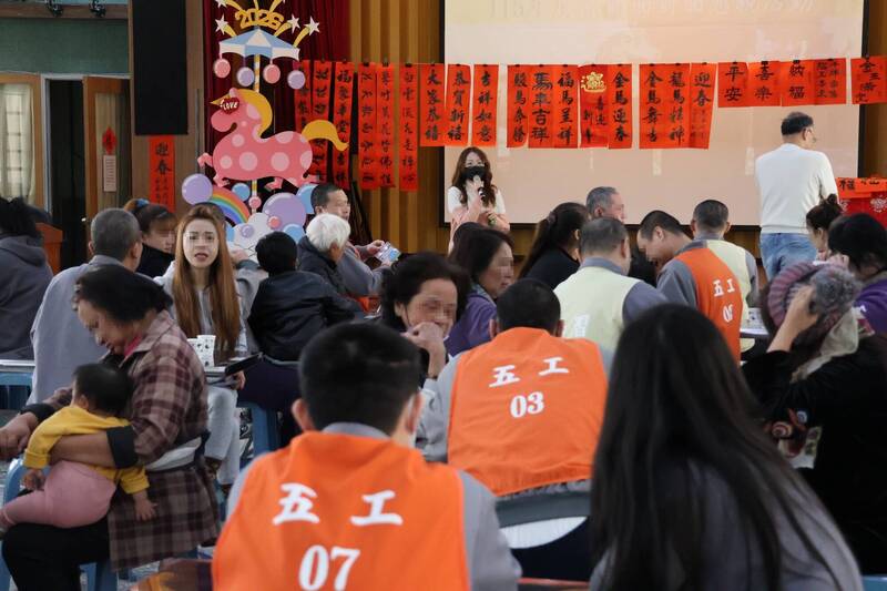 苗栗看守所春節面對面懇親 收容人歡喜團聚