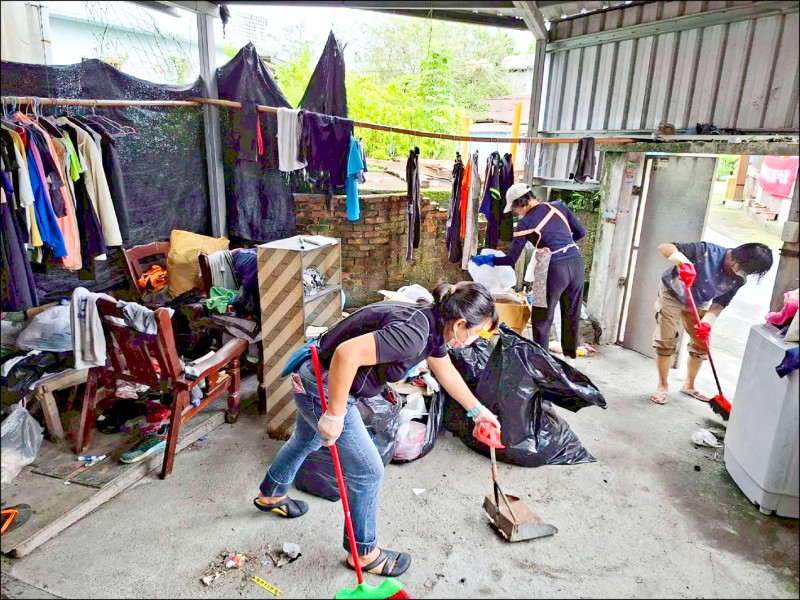 家管員到光復 為災區長輩公益清掃