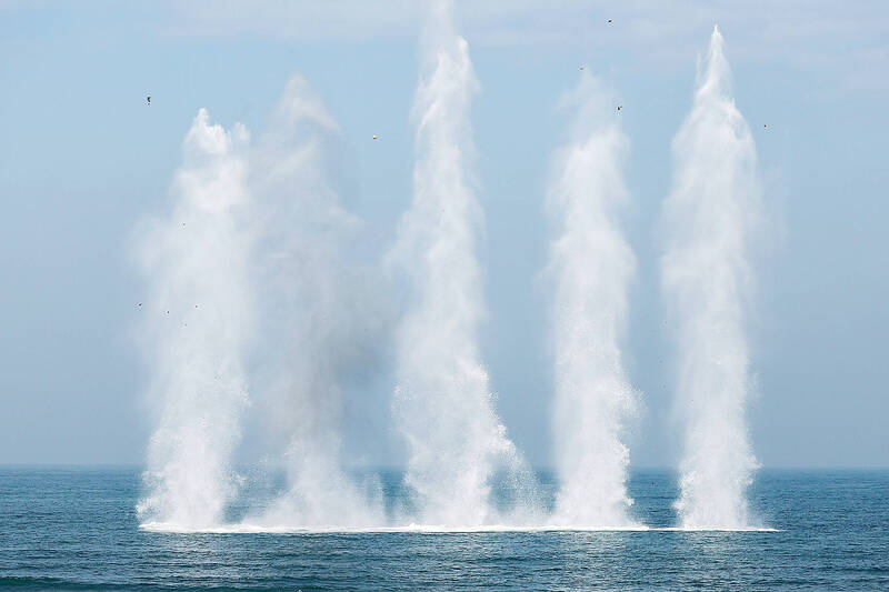 《TAIPEI TIMES》 ‘Hai Kun’ starts submerged sea trial - 焦點 - 自由時報電子報