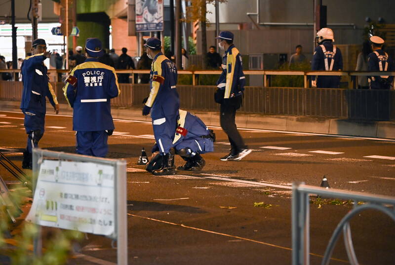 中國籍女子騎腳踏車闖紅燈被逮 意外查出偷渡29年