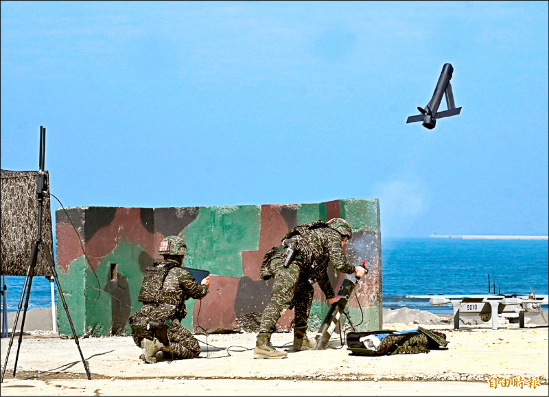 「勁鋒一型」攻擊型無人機 台版彈簧刀 首公開操演