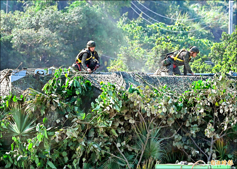 現地偽裝 雄風發射車展隱身術