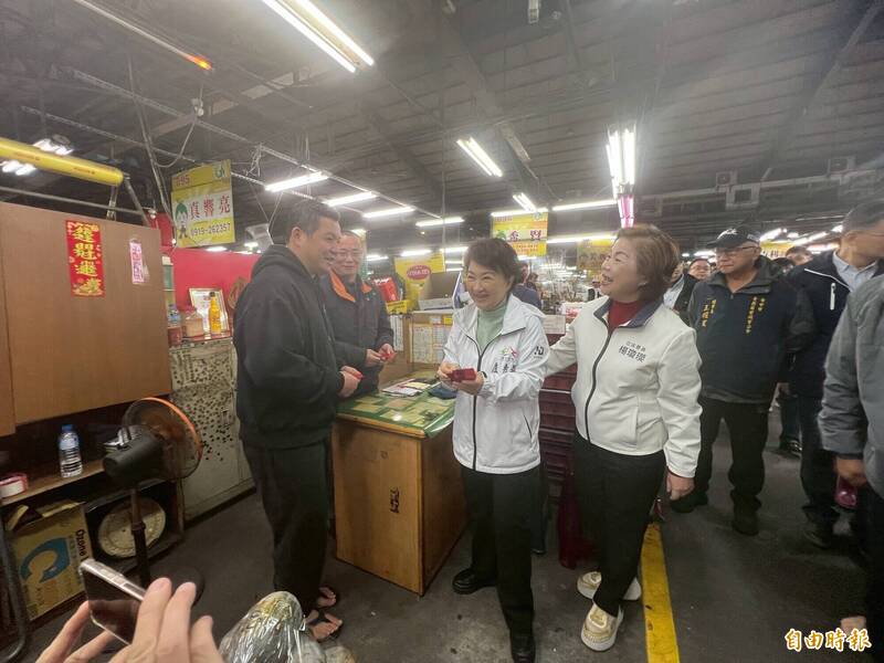 拚了!楊瓊瓔爭取接棒盧秀燕 凌晨陪同視察魚市場