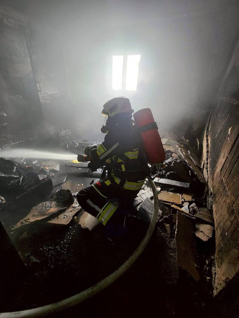 台東建和三街清晨驚傳火警 民宅一樓燒成焦黑