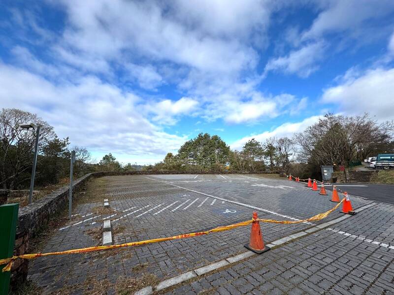 玉山排雲山莊建材吊掛 塔塔加停車場部分封閉至1/31