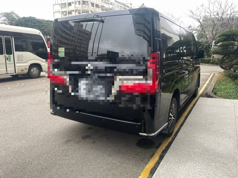 民眾PO文爆一家4口被飯店接駁車丟包 桃園喜來登:小孩行為影響行車安全