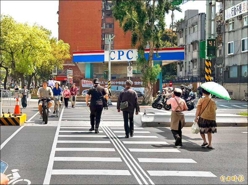 交部預告放寬規定/「小綠人閃爍」過馬路違規 4月起免罰