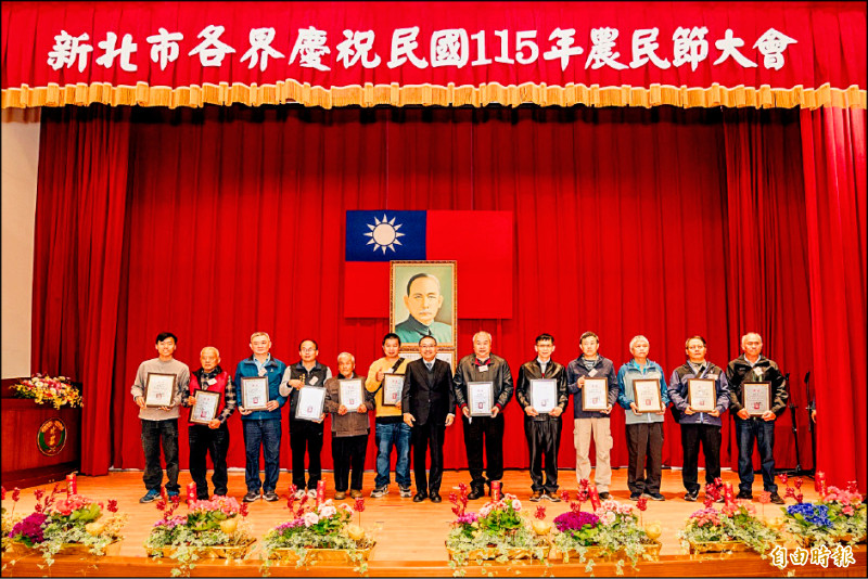 新北表揚優秀農友 侯友宜叮囑善用健檢福利