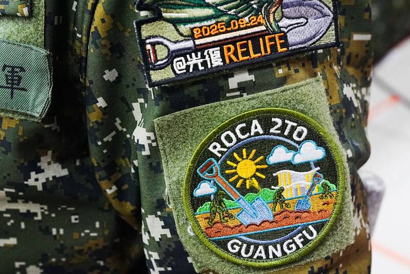 賴清德春節勗勉花蓮駐軍 官兵「鏟子超人」臂章成焦點