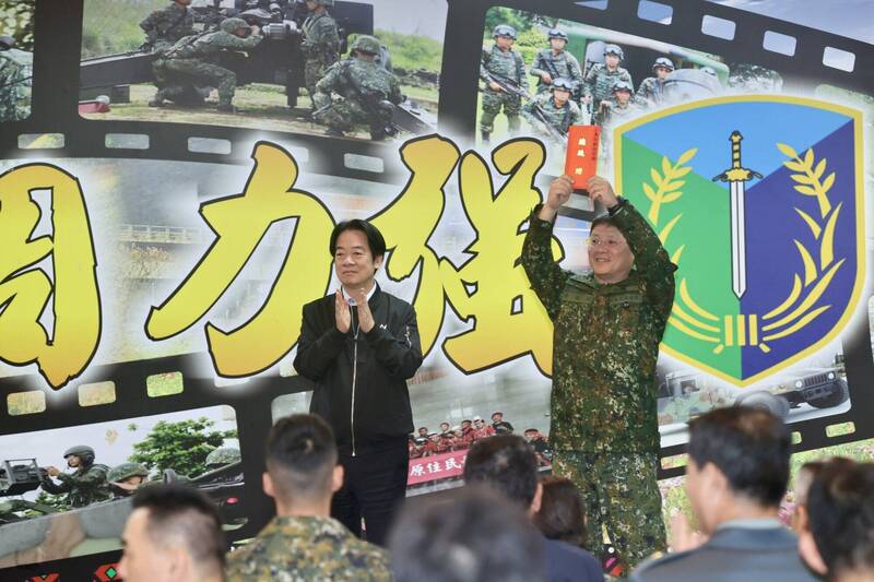 視導東部駐軍 賴總統盼朝野在國防議題上放下歧見