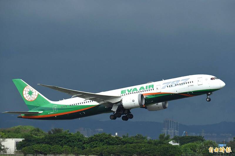 長榮空服員抱病值勤離世 座艙長記大過、連降2級拔管理職