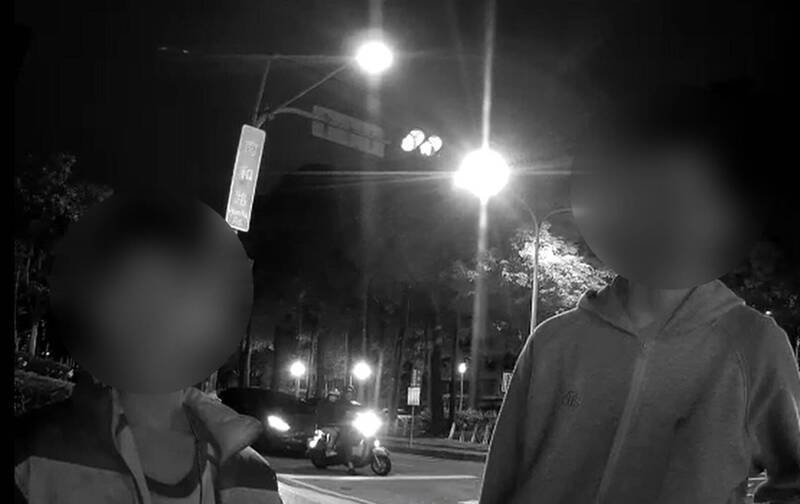 國中生腦補手機遭竊懸疑劇!警一動作「破案」 他尷尬急道謝