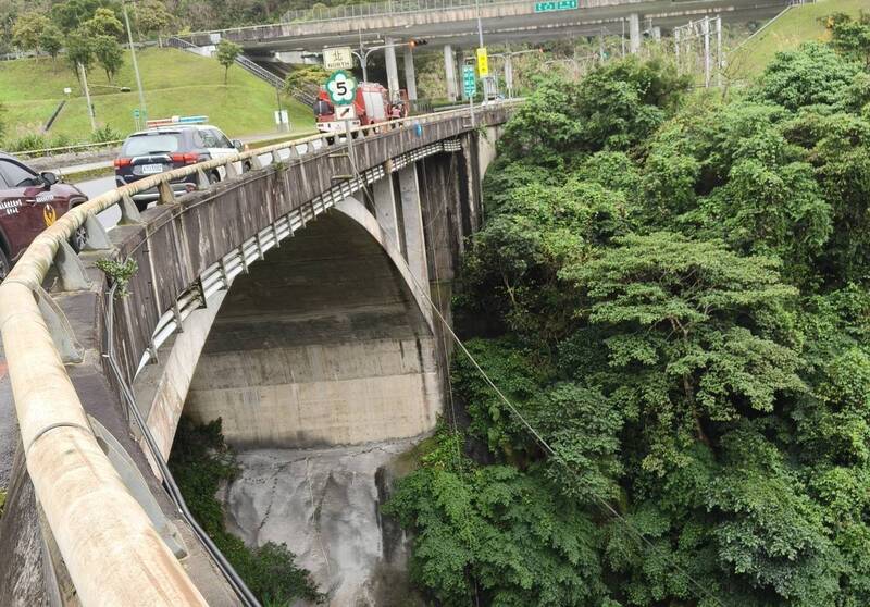 失蹤1天才被發現 七旬翁石碇墜橋送醫不治