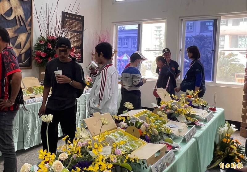 高雄農改場一年一度迎賓日吸引逾5千民眾 得獎蜜棗、蓮霧誘人