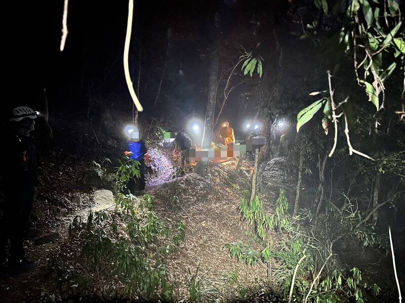 男登水雲三星之首「虎山」腳骨折 消防人員救援