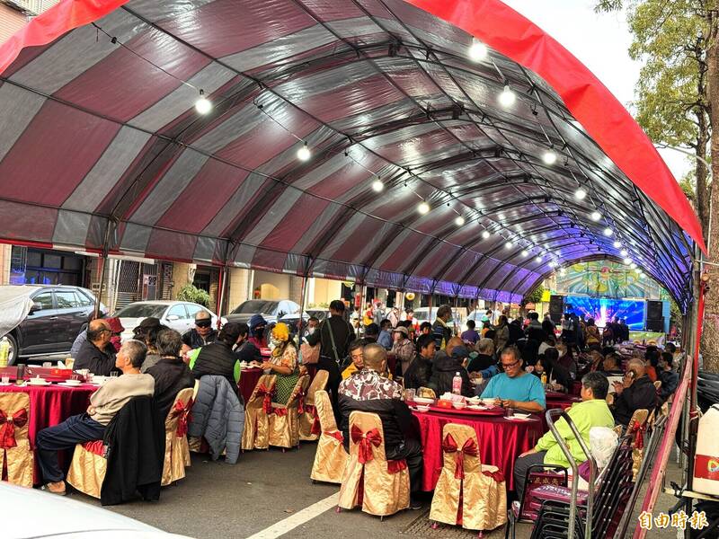 歲末送暖 高雄行善麒士團席開35桌宴請三民區「邊緣戶」