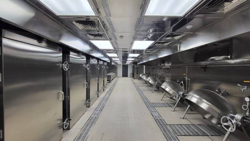 新北自立午餐3-2》新校淡海國小設自立廚房 多元學習、餐食保鮮優勢最大化