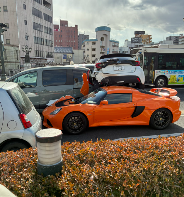 日男酒駕開跑車連環撞 離譜堆疊照片曝光