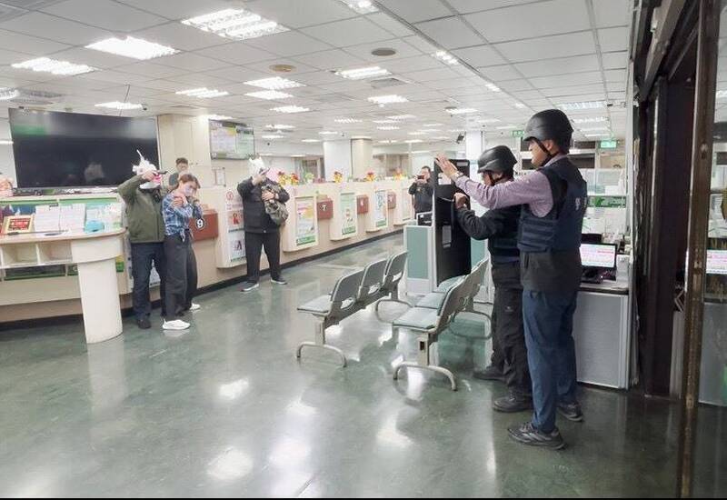 搶銀行? 中正一分局防搶演練以「第一視角」震撼呈現