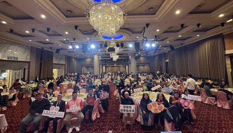 台糖長榮酒店公益不間斷 邀14個弱勢社福團體圍爐傳愛