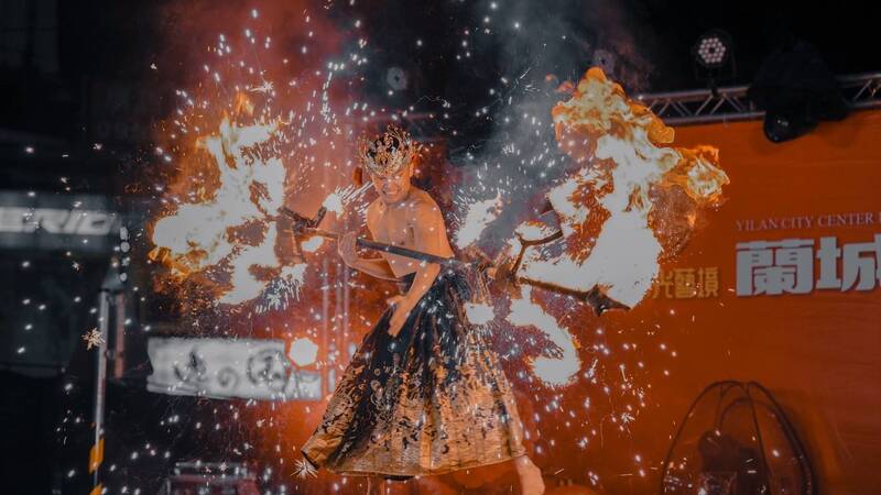 打造在地傳統年味 宜蘭市蘭城迎春過年街景點燈啟動