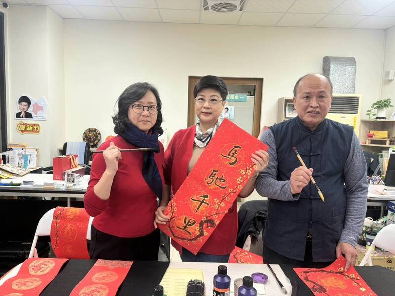 林志潔服務處今發春聯紅包慶過年