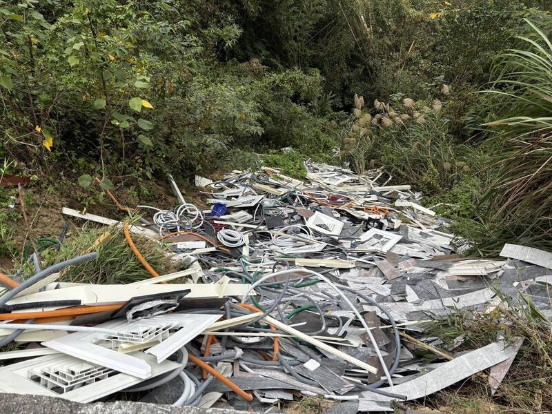苗縣三義雙潭山林遭濫倒惹眾怒 警鎖定車號追人