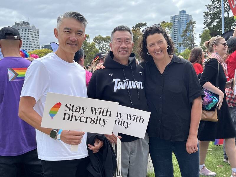 台灣隊現身墨爾本「驕傲大遊行」 向國際展現愛、自由與創意