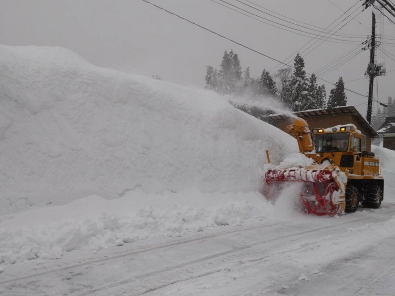 日本除雪再傳憾事! 新潟2男掉入「流雪溝」被沖走