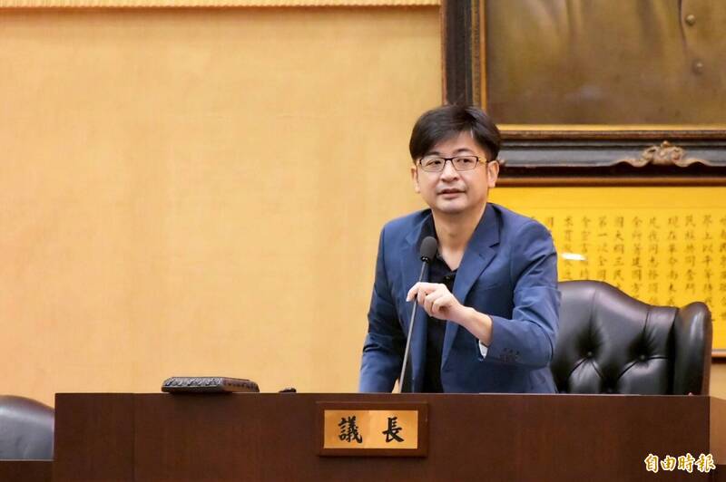 謝典霖曬「衣鳯百貨」惹議 許美華:之前批賴清德祖厝的人呢?