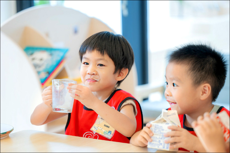 桃園生生喝鮮乳 2/23上路 21萬童受惠