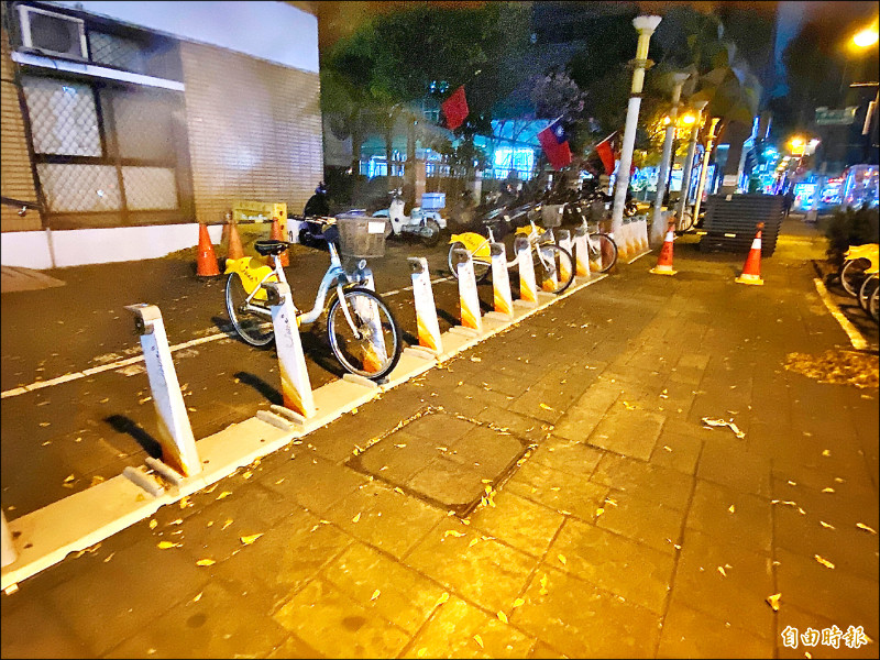 （台中）盧秀燕險絆倒 民諷示範人行道友善