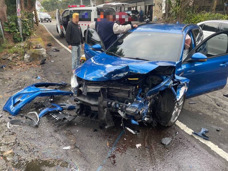 苗52線山道驚魂對撞 2車車頭全毀釀4傷