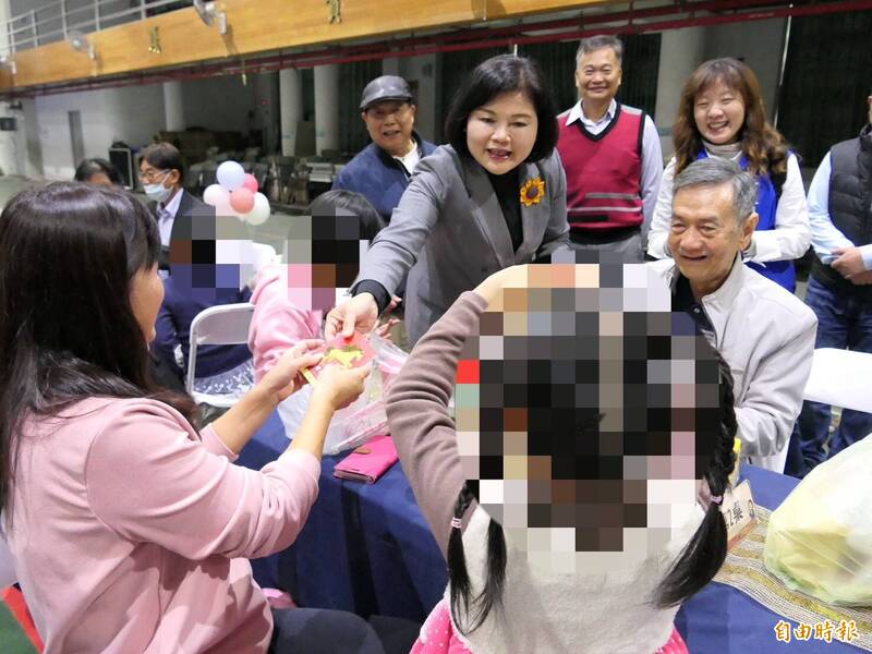 不孤單！雲林縣長監護弱勢兒少 企業齊力送溫暖