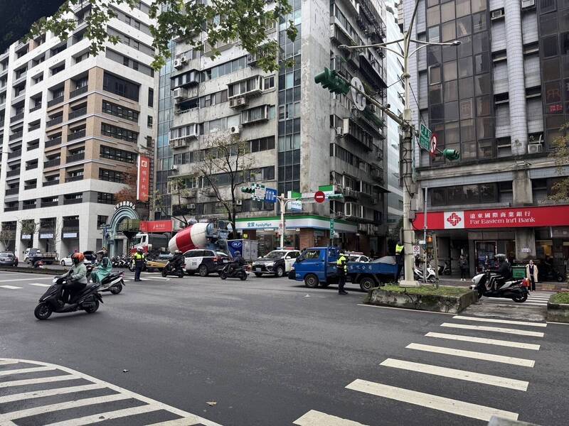 北市信義區死亡車禍 單車女遭水泥車輾過當場身亡