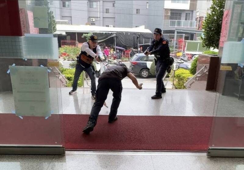 農會春節現金流量不輸銀行 新化警連辦5場防搶演練