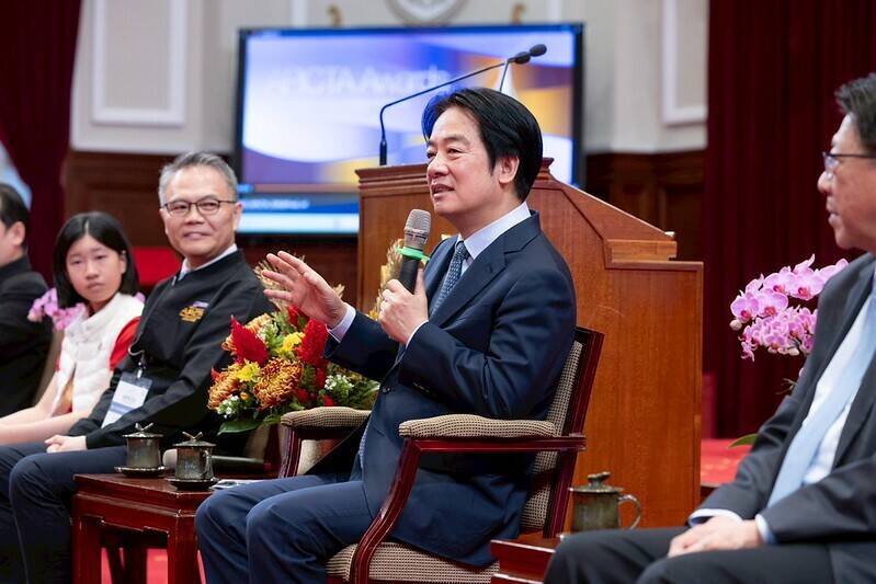 賴清德總統今接見亞太資通訊科技聯盟大賽APICTA Awards 2025獲獎代表隊。（圖由總統府提供）