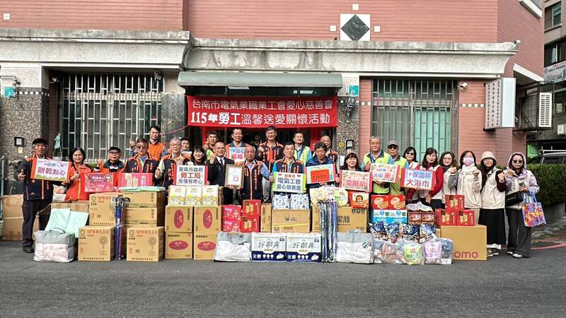 關懷職災與弱勢家庭 南市電氣業工會送暖