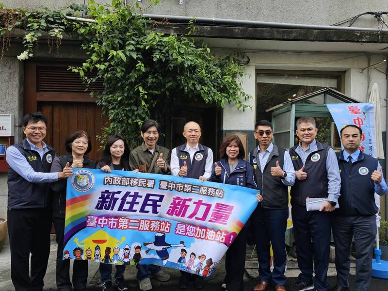 移民署服務列車開到台中 與新住民迎新春送祝福