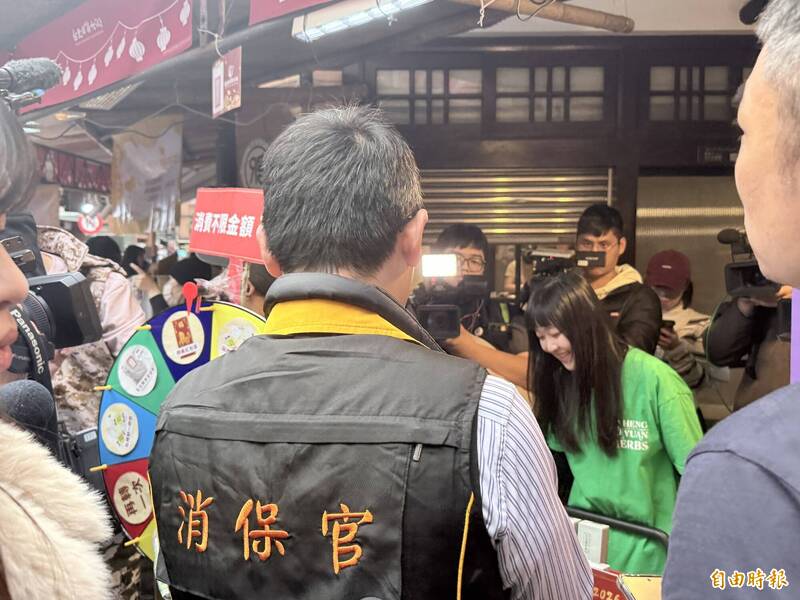 迪化街年貨大街稽查 今年改當場限改、按次處罰